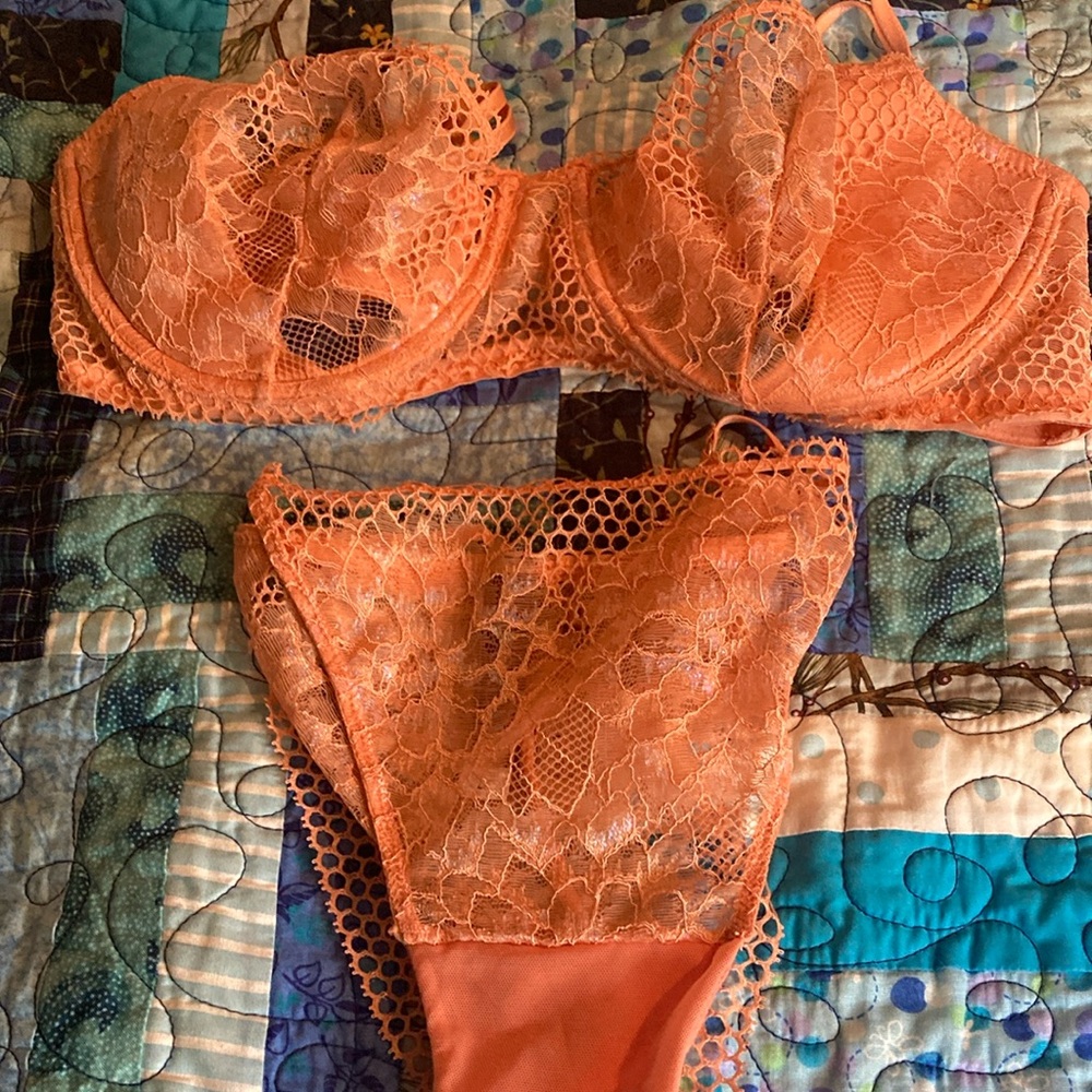 Adore Me bra/panty set. 38C Lg. Coral.
